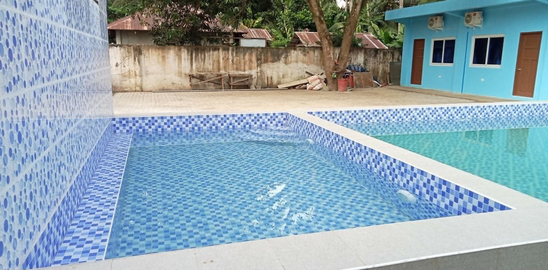 Pool morning view 1